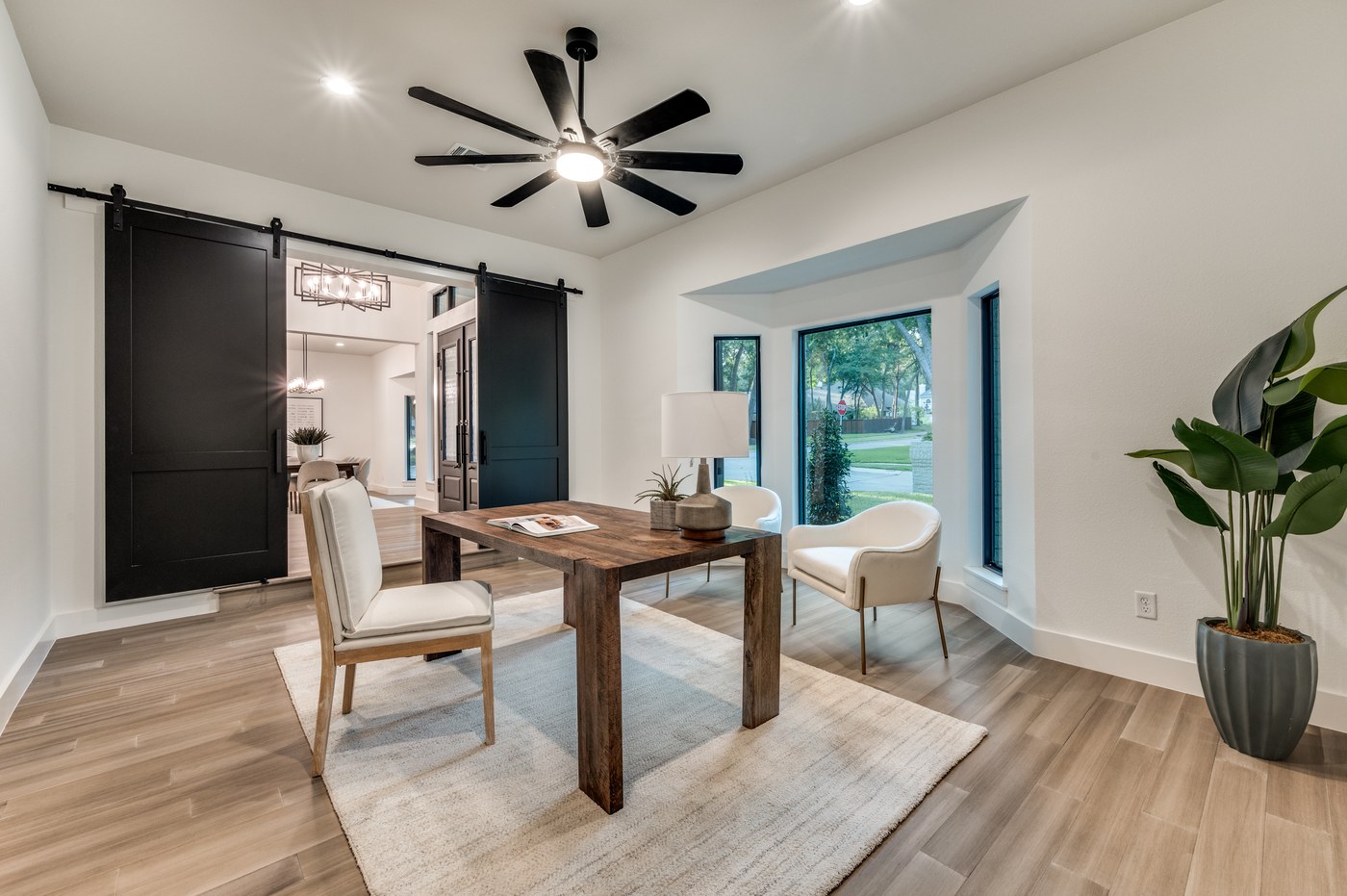 Open entry and dining layout in a renovated Dallas-Fort Worth home